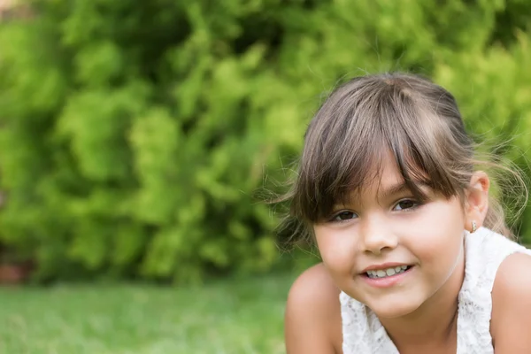 Closeup portrait of the beautiful little girl — Stock Photo, Image