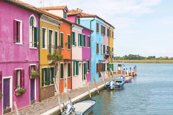 Case colorate sull'isola di burano — Foto Stock