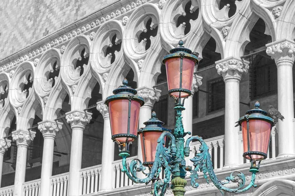 Foto de salpicadura de color del palacio Doges (Venecia, Italia ) — Foto de Stock