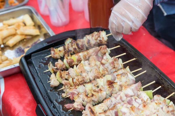 Pouliční jídlo-skewers — Stock fotografie