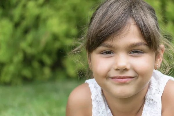 Retrato de la niña guay primer plano — Foto de Stock