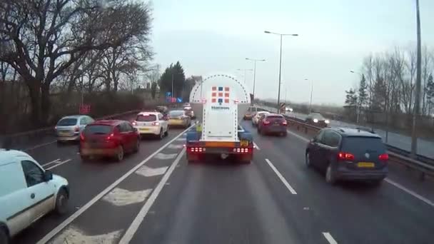 Tráfico pesado en la M25 desde la perspectiva del conductor del camión — Vídeo de stock