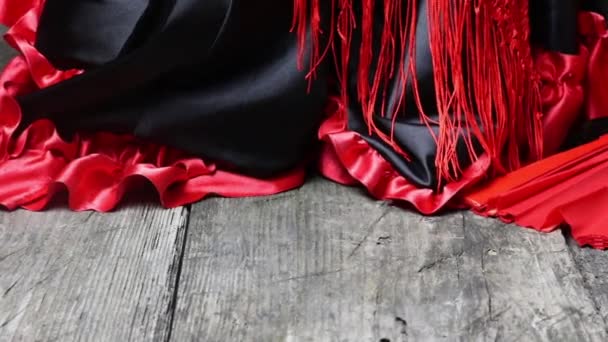 Oblečení pro Flamenco s červeným ventilátorem — Stock video