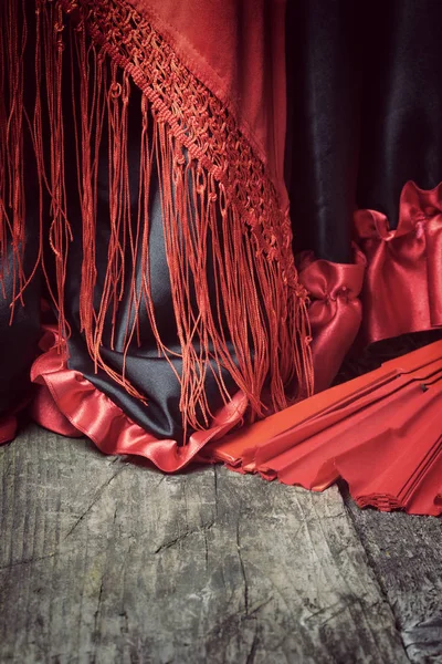 Roupa para a dança flamenca. Verticalmente . — Fotografia de Stock