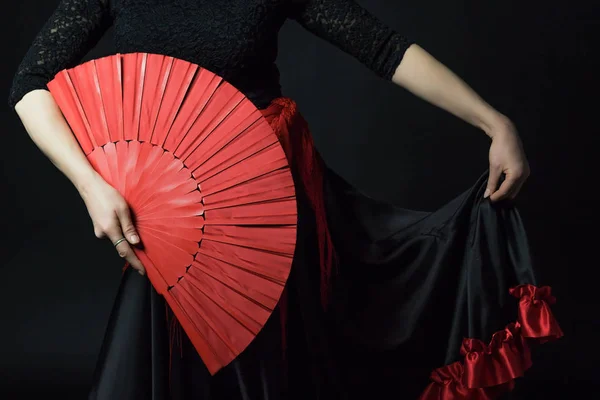 Flamencodanser holding rode fan en haar rok — Stockfoto