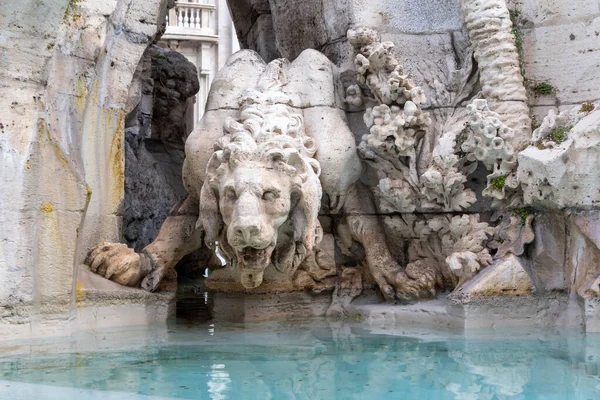 Detail Der Löwenstatue Berühmten Brunnen Der Vier Flüsse Navona Platz — Stockfoto
