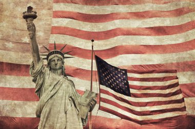 Arka planda Özgürlük Anıtı ve Amerikan bayrağı kolajı. 
