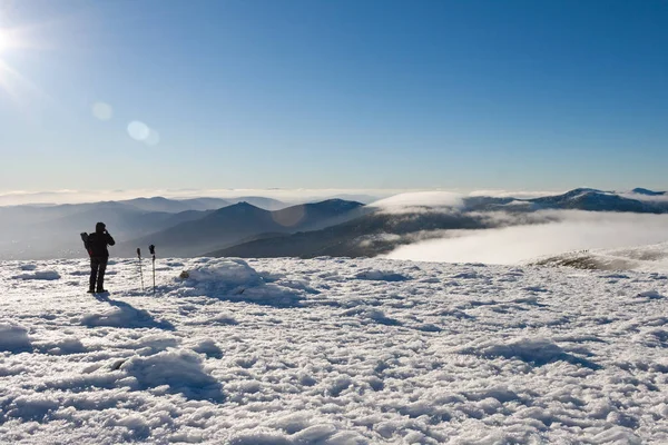 Karlı manzara, dağlar ve bizim metreden Bola del Mundo, Sierra de Guadarrama, Navacerrada, Madrid, İspanya, Tabiat Parkı, bulutlar deniz günbatımı düşünürken, dinlenme hak