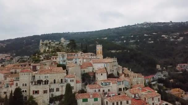Hotele Eze France Homes na klifach górskich Aerial 2018 — Wideo stockowe