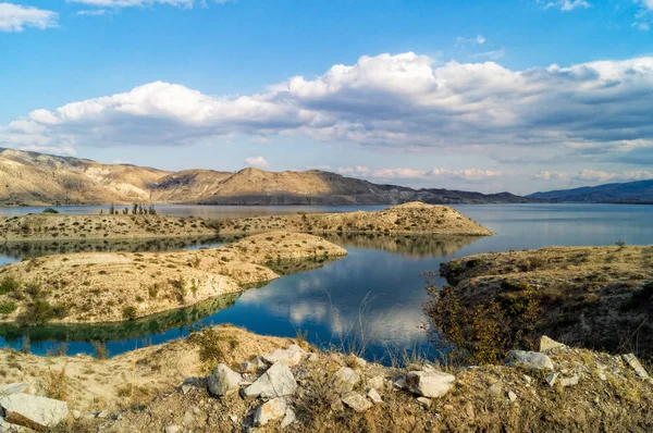 Nehir defne, kumlu adacıkları, yaz.