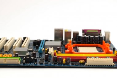 Bilgisayarın sistem birimi Ram öğeleri bağlamak için bağlayıcılar odaklı bir için belgili tanımlık motherboard parça.