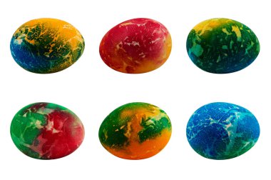 Soyut desen, beyaz arka plan üzerinde izole resim altı renkli Paskalya yumurtaları süslenmiş.