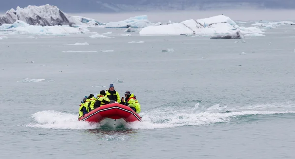 Jokulsar Jokulsarlon，冰岛-2016 年 7 月 21 日︰ 船冒险之旅 — 图库照片