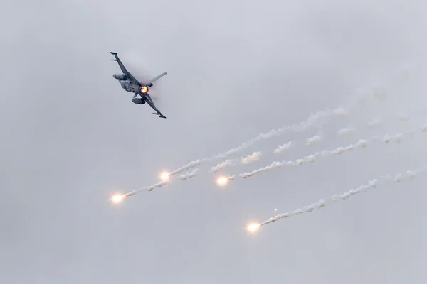 LEEUWARDEN, PAYS-BAS - 11 JUIN 2016 : Combattant F-16 néerlandais j — Photo