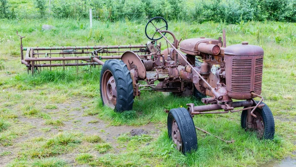 Régi traktor Izlandon — Stock Fotó