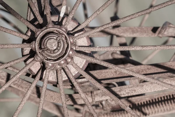 Ancienne roue rouillée - Mise au point sélective — Photo