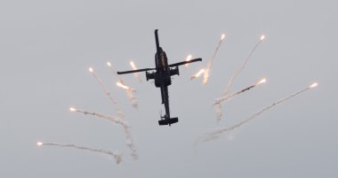 Leeuwarden, Hollanda - 11 Haziran 2016: Hollandalı Ah-64 Apache bir