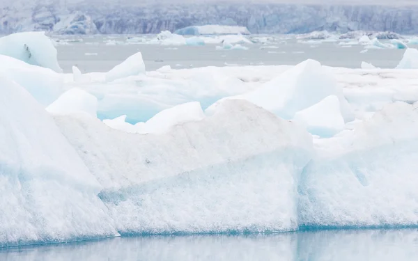 Büyük bir buzul Gölü güneydoğusunda İzlanda'daki Jokulsarlon olduğunu — Stok fotoğraf