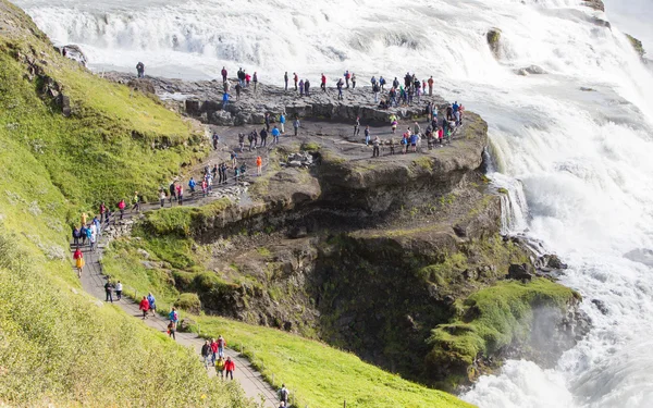 IJsland - 26 juli 2016: IJslandse waterval Gullfoss — Stockfoto