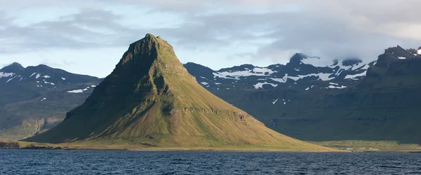 Kirkjufell, snaefellsnes Halbinsel — Stockfoto