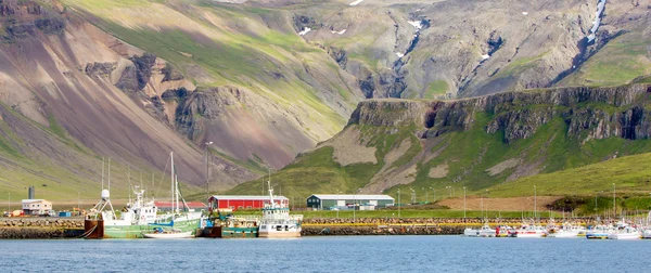 Grundarfjordur ville près de Kirkjufell montagne, Islande . — Photo