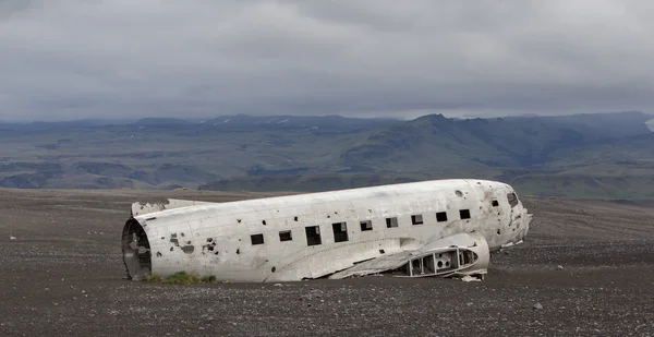 O naufrágio abandonado de um avião militar dos EUA no sul da Islândia — Fotografia de Stock