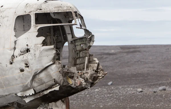 Das verlassene Wrack eines US-Militärflugzeugs auf Südisland — Stockfoto