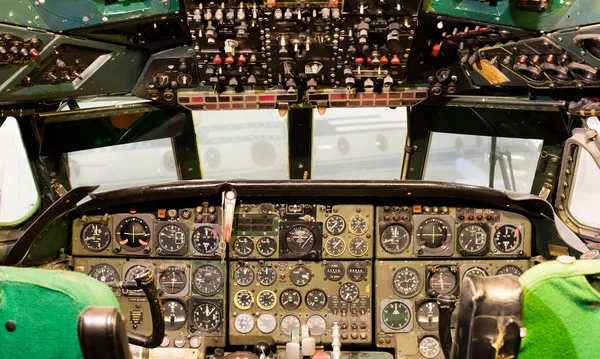 Console centrale et manettes des gaz dans l'avion — Photo