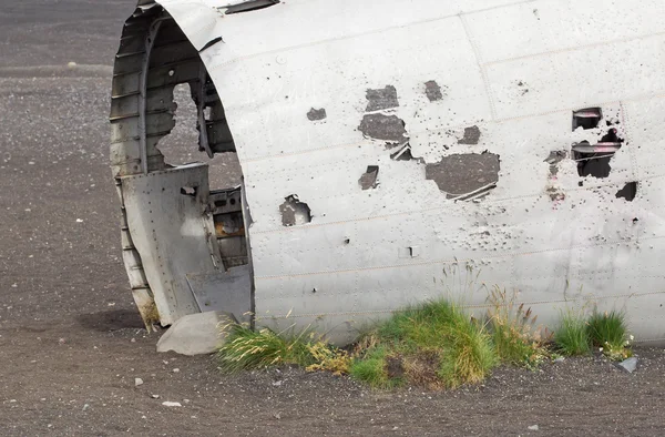 The abandoned wreck of a US military plane on Southern Iceland — Stock Photo, Image