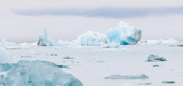 Jokulsarlon ist ein großer Gletschersee im Südosten von Island — Stockfoto