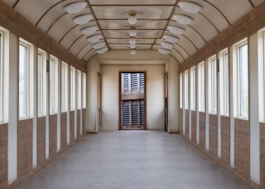 Eski boş tren vagonu