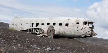 Terk edilmiş enkaz bir ABD askeri uçakta Güney İzlanda
