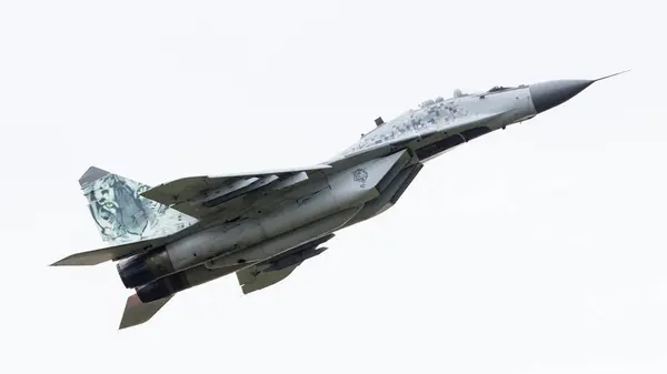 LEEUWARDEN, PAÍSES BAJOS - 10 DE JUNIO DE 2016: Fuerza Aérea Eslovaca Mi — Foto de Stock