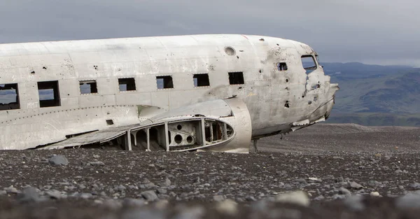 Das verlassene Wrack eines US-Militärflugzeugs auf Südisland — Stockfoto