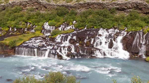 Cachoeiras Hraunfossar na Islândia — Fotografia de Stock