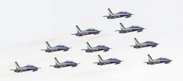 Leeuwarden, The Nederländerna-juni 11, 2016: Italienska aerobatic te — Stockfoto