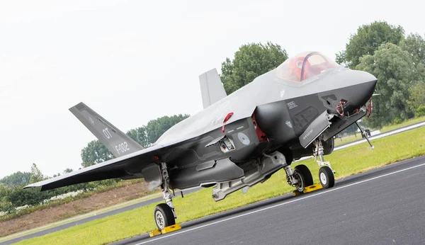LEEUWARDEN, THE NETHERLANDS - JUNE 10, 2016: Dutch F-35 on the r — Stock Photo, Image