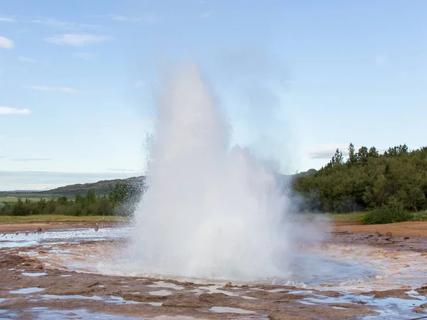 Strokkur eruption in the Geysir area, Iceland — Stock Photo, Image