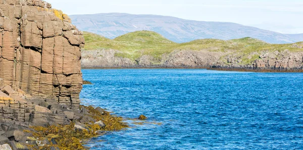 边上的悬崖-冰岛 — 图库照片