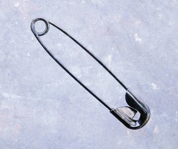 Regular safety pin — Stock Photo, Image