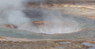 Ünlü Strokkur Şofben - İzlanda - yakın çekim