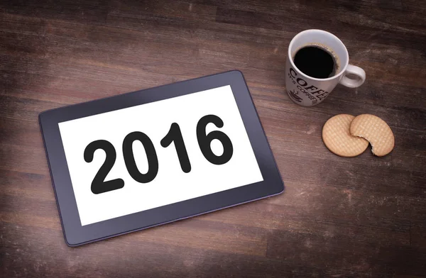 Tablet toque gadget computador na mesa de madeira - 2016 — Fotografia de Stock