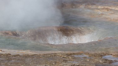 Ünlü Strokkur Şofben - İzlanda - yakın çekim