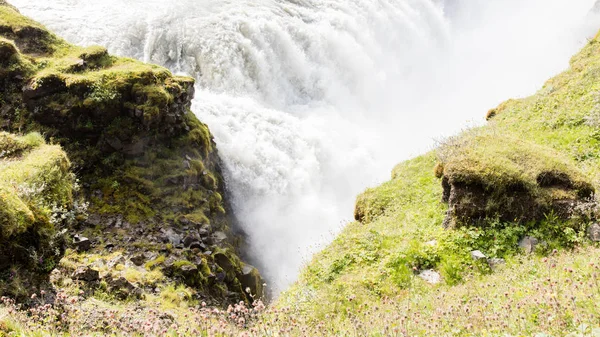 泡汤瀑布-冰岛-详细信息 — 图库照片