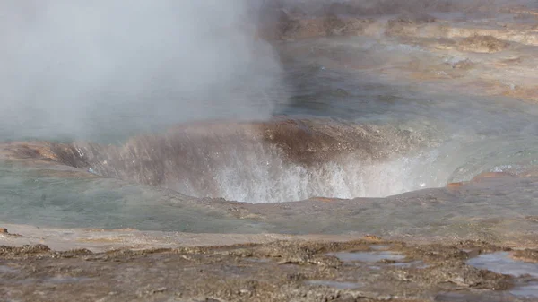Знаменитый Баккур Гейзер - Исландия - Закрытие — стоковое фото