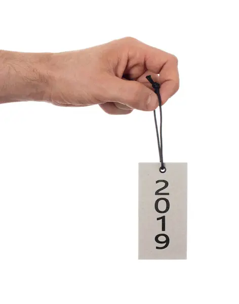 Hand som håller ett tag - nyår - 2019 — Stockfoto