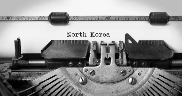 Máquina de escrever antiga - Coreia do Norte — Fotografia de Stock