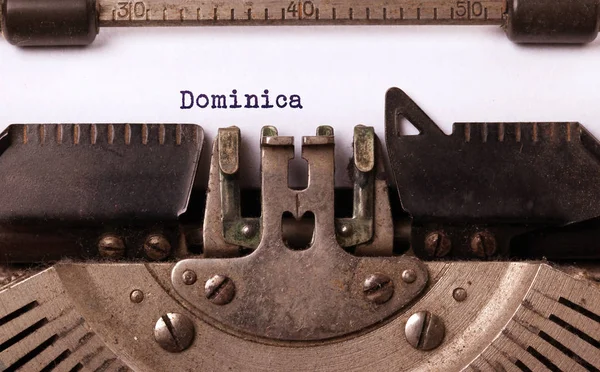 Старая пишущая машинка - Dominica — стоковое фото