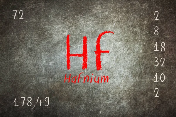 주기율표와 격리 된 칠판 하프늄 — 스톡 사진