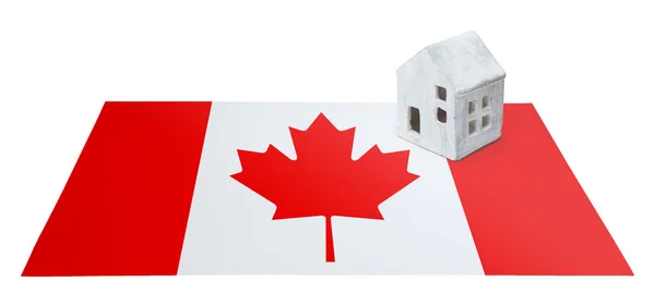 Piccola casa su una bandiera - Canada — Foto Stock